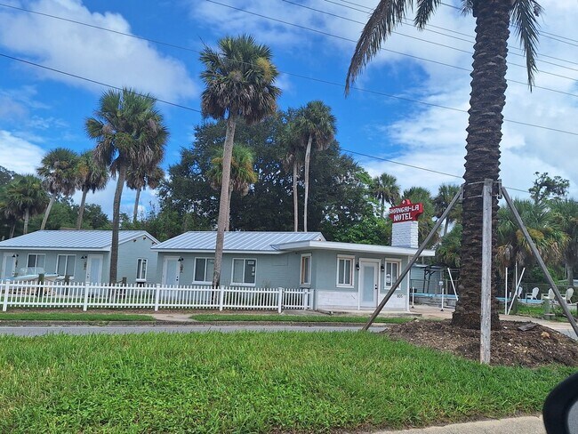 Building Photo - 805 N Dixie Fwy