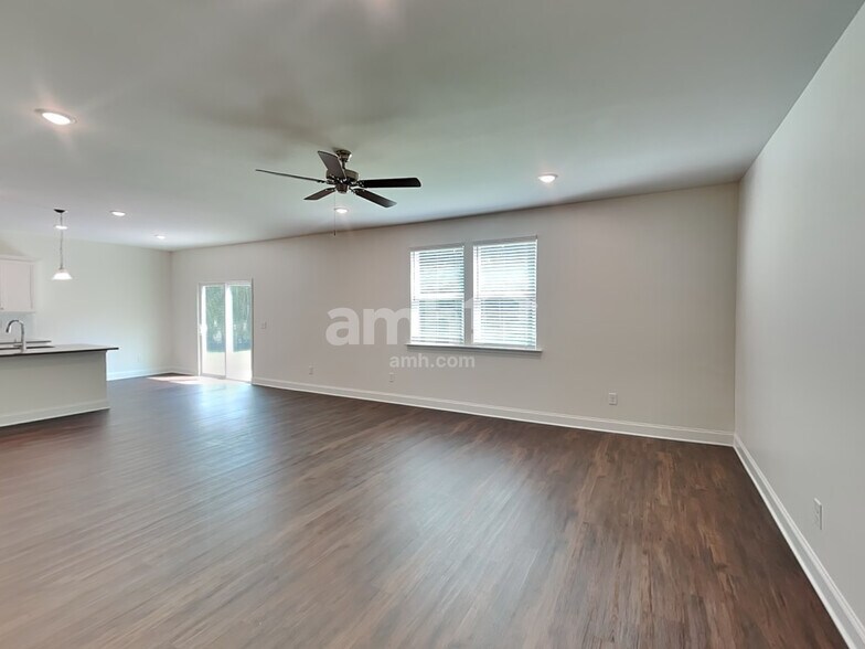 Building Photo - 3860 Chivalry Dr