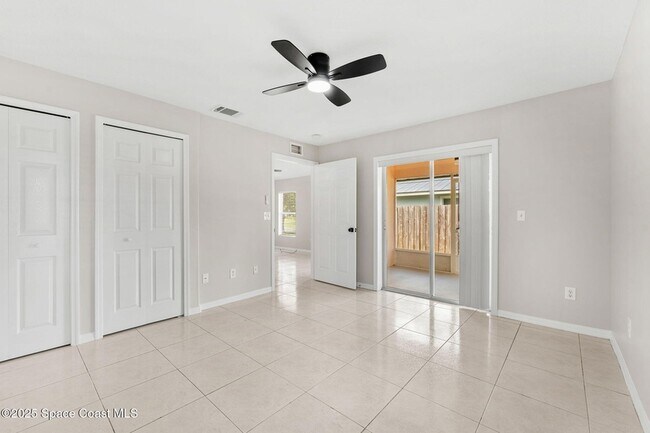 Building Photo - 158 Empress Ave