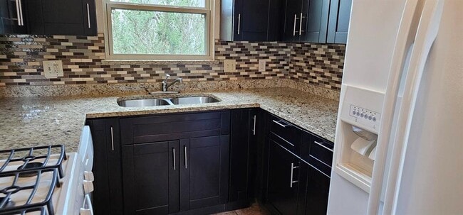 Building Photo - 5409 Duval St