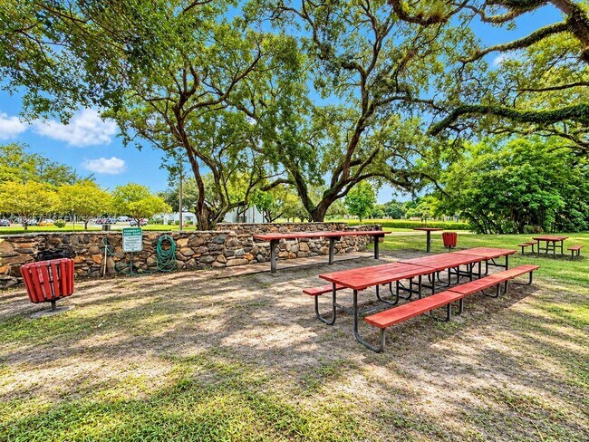 Building Photo - 9440 Poinciana Pl