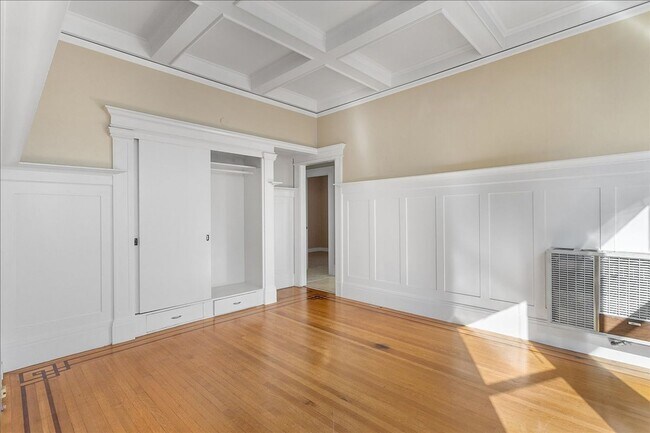 Building Photo - 2149 Santa Clara Ave