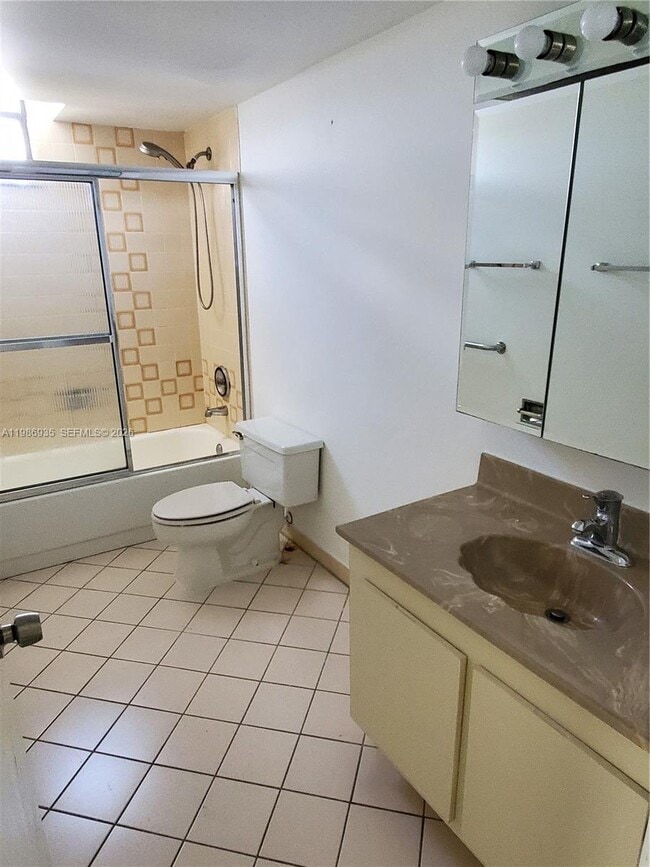 Building Photo - 2500 Parkview Dr