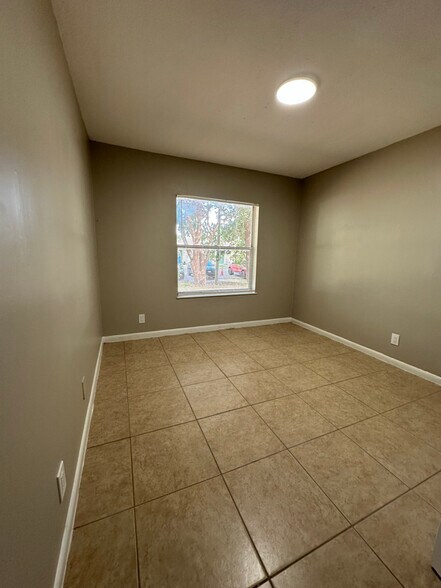 Building Photo - 4833 Serafica Dr