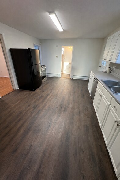 Building Photo - 7 Somers St