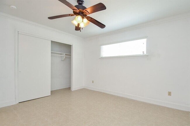 Building Photo - 8810 Ilona Ln