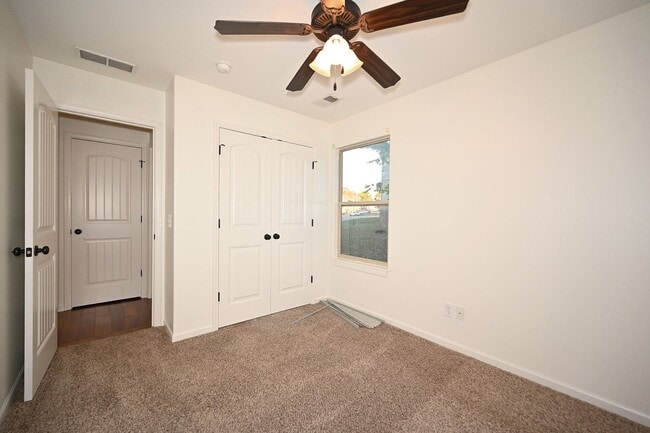 Building Photo - Cute 3-bedroom, 2 bath home with 1 car gar...