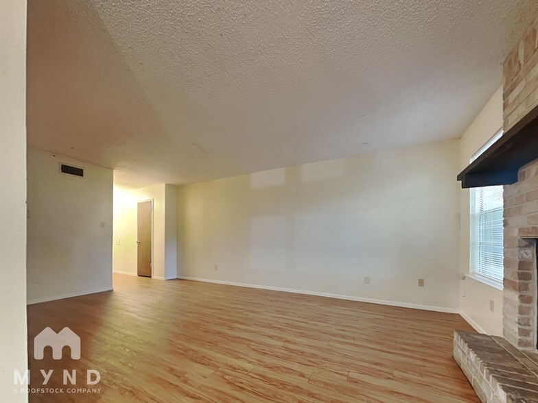 Building Photo - 10701 Daryl Cove
