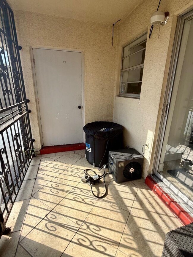 Building Photo - 8785 SW 137th Ave