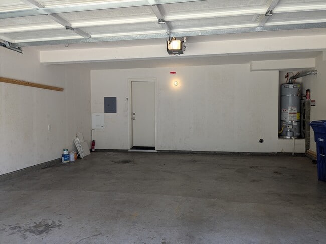 Building Photo - 2854 Jefferson Ln