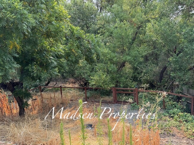 Building Photo - 20 Fairhill Dr