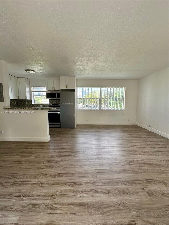 Building Photo - 515 SE 9th St