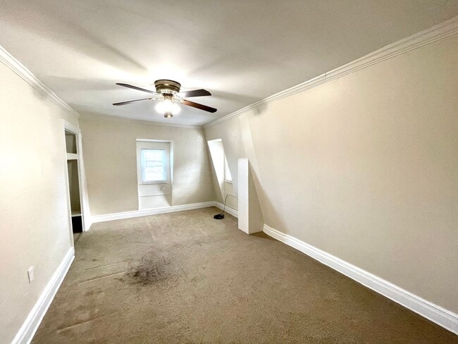 Building Photo - Mt. Washington house, 3 bedroom 2 1/2 bath house with great kitchen, yard, laundry June 1st