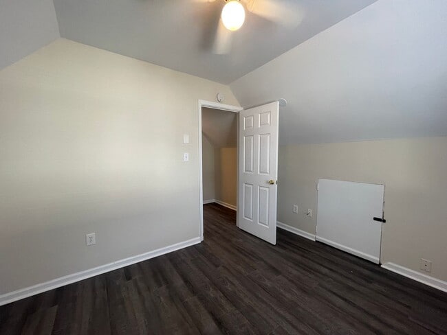 Building Photo - 1014 Colonial Ave