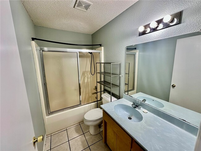 Building Photo - 639 E Hwy 264