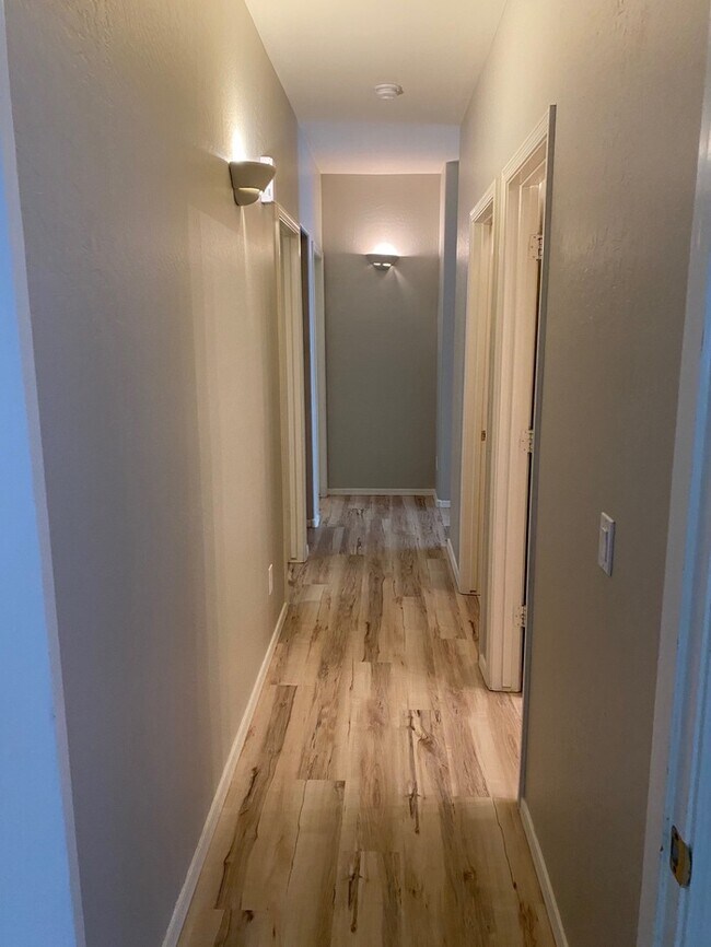 Building Photo - 3 Bed 2 Bath home in Bell West Ranch