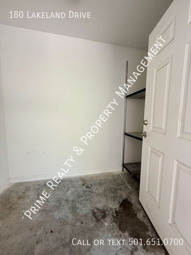 Building Photo - 180 Lakeland Dr