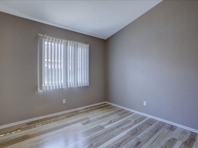 Building Photo - Spacious 4-Bedroom Home with Private Pool & Large Enclosed Backyard!