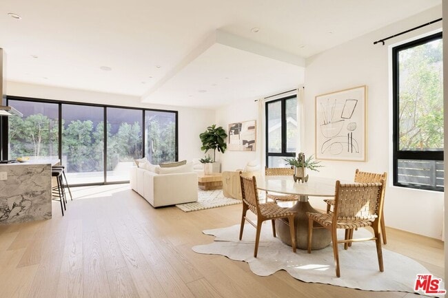 Building Photo - 9064 Harland Ave