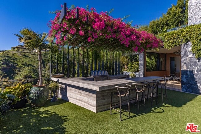 Building Photo - 1851 N Stanley Ave