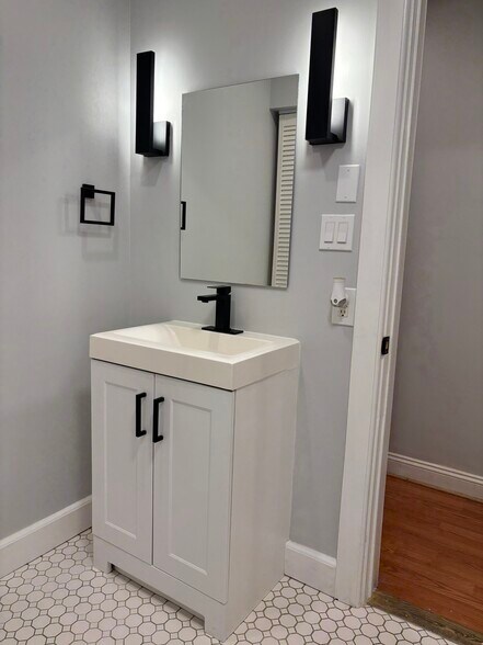 Building Photo - 1104 Pine St