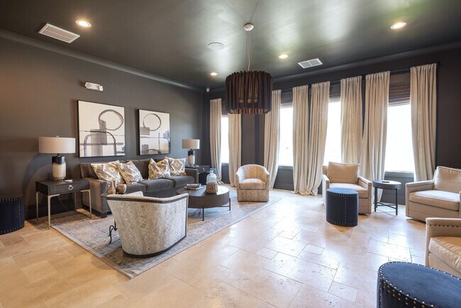 Building Photo - Luxurious 5 Bedroom, 3 Bathroom Home in Mc...