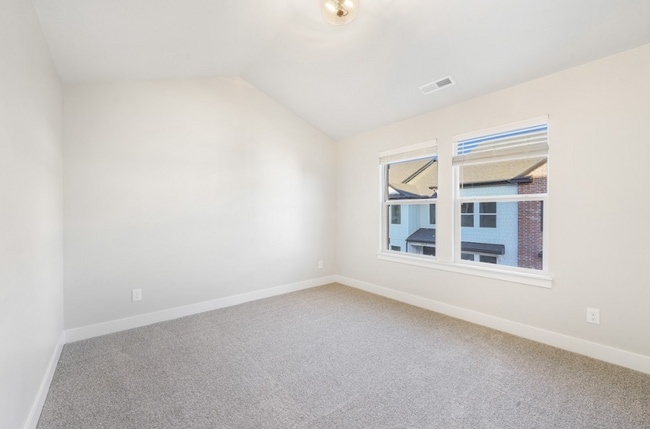 Building Photo - Bright & Modern 3-Bed Townhome in Prime Le...