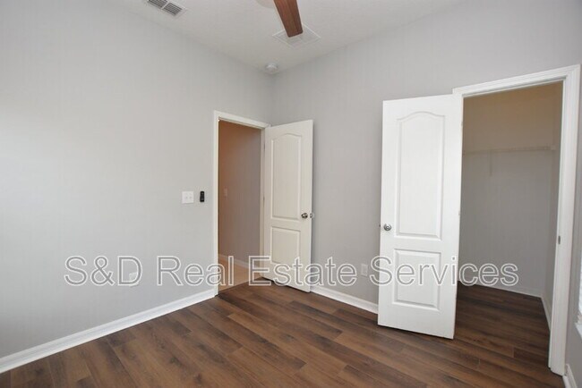 Building Photo - 4139 Shadetree Ln
