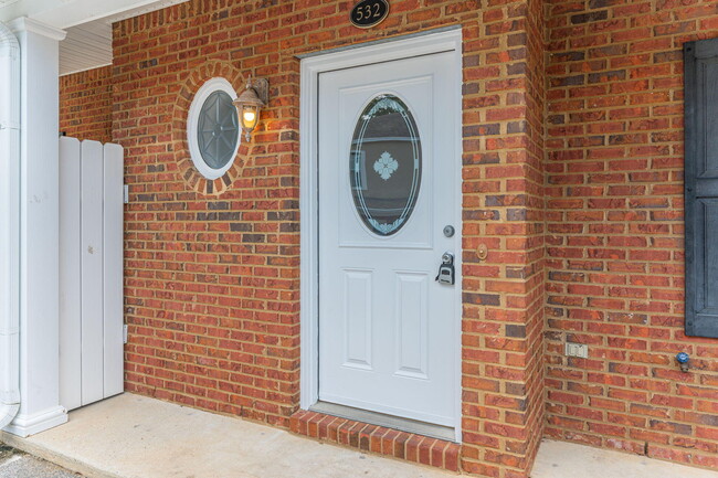 Building Photo - 532 Maple Ave