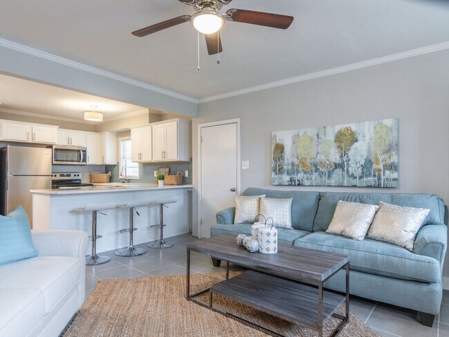Building Photo - FULLY RENOVATED - 3BR/2BA in Colonial Acre...