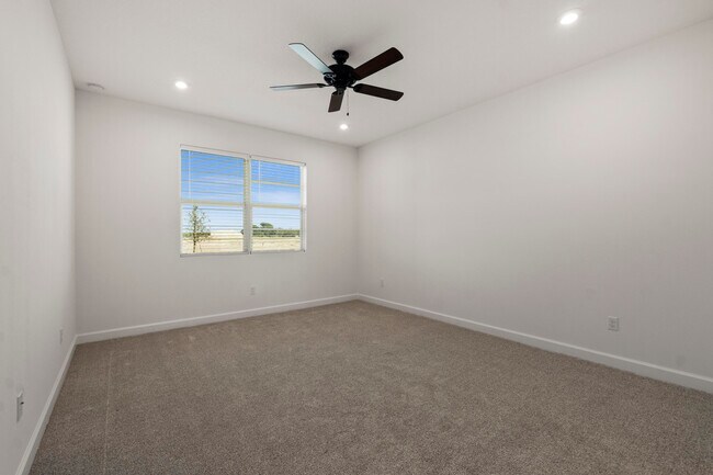 Building Photo - 14135 SW Safi Ter