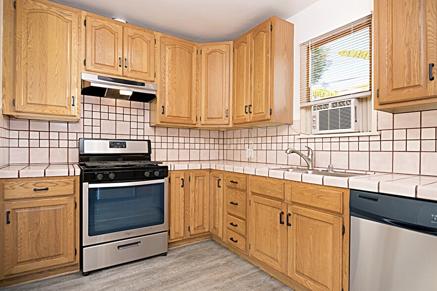 Building Photo - 853 N Citrus Ave