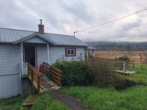 Building Photo - Countryside Living in Columbia County