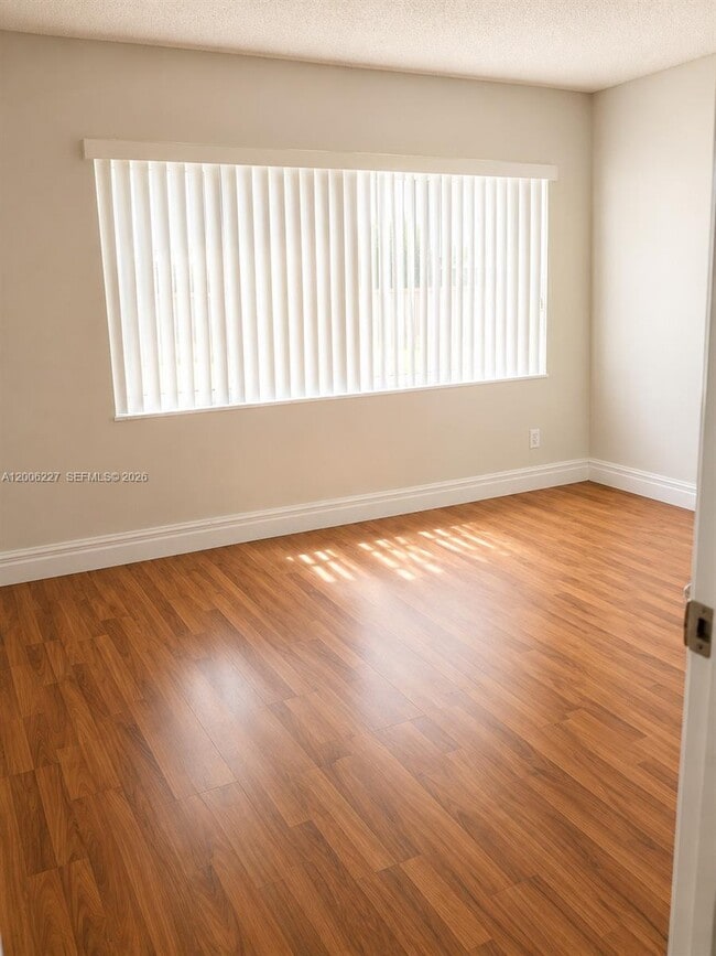 Building Photo - 1368 Seaview