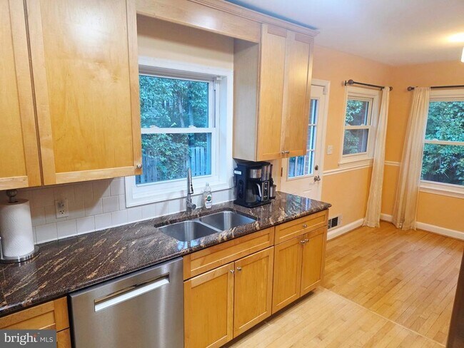 Building Photo - 6513 Old Dominion Dr