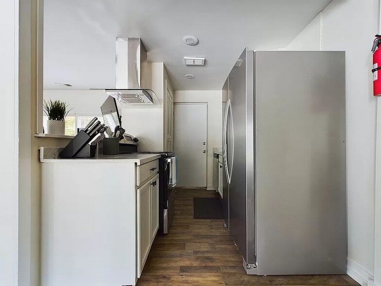 Building Photo - 3718 Live Oak St