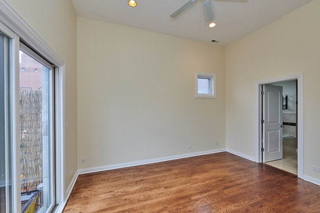 Building Photo - 2436 W Cortez St