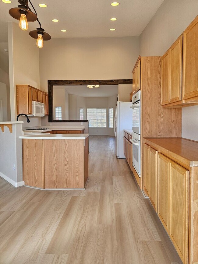 Building Photo - Cold Springs Beauty - Immaculate Newer Hom...