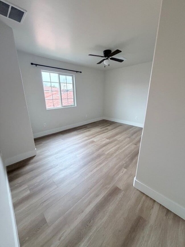 Building Photo - 9405 Salinger St