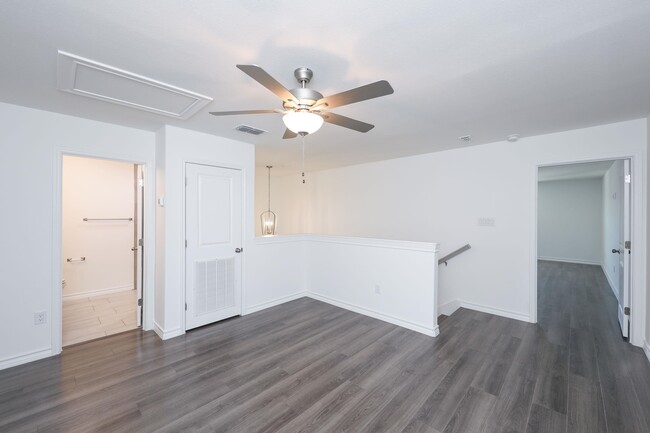 Building Photo - 9921 Bijan Dr