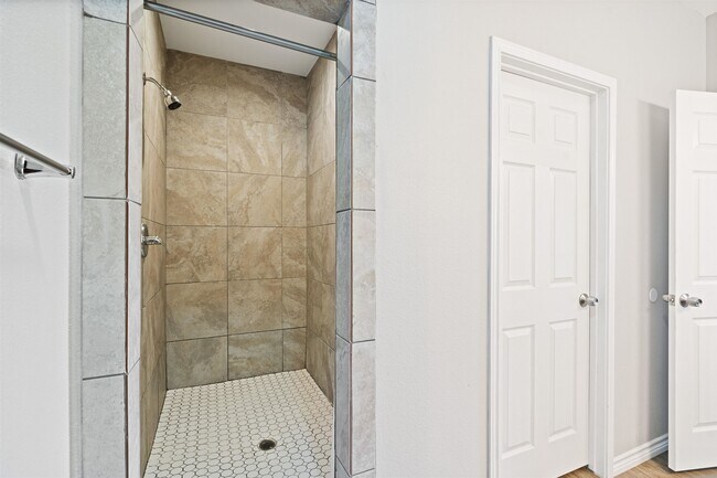 Building Photo - 306 Javier Dr