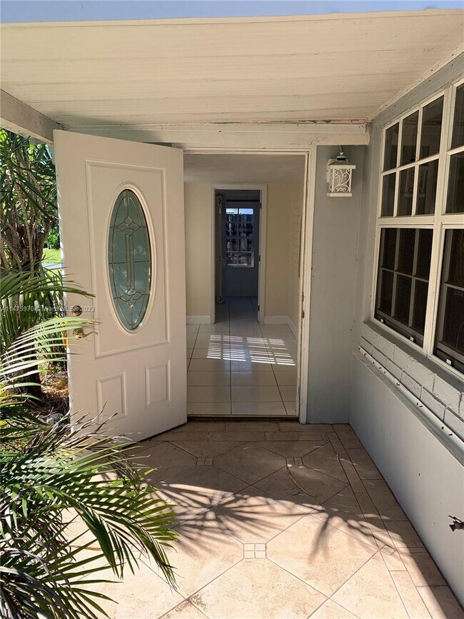 Building Photo - 1335 NE 182nd St