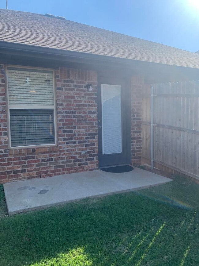 Building Photo - 2117 Buena Vida Ln