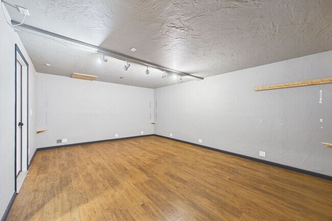 Building Photo - 2910 Greenbriar Ln