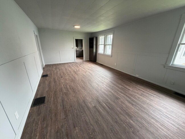 Building Photo - 426 Maple-W