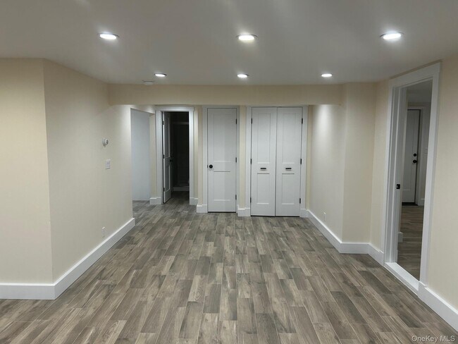 Building Photo - 65 Linwood Rd N