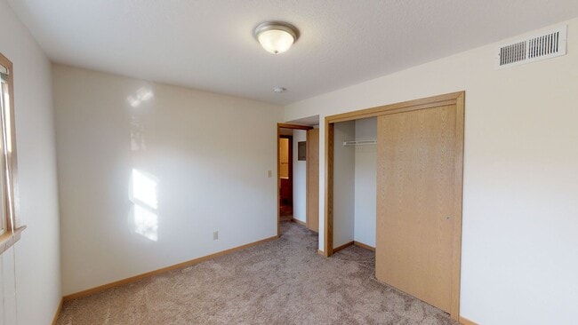 Building Photo - 726 24th St