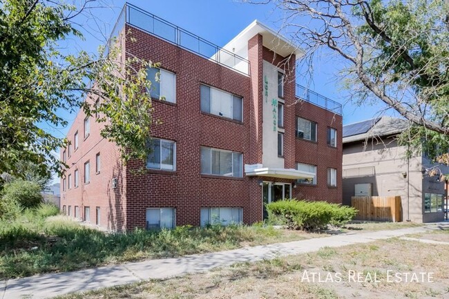 Building Photo - Top Floor 2 Bedroom Apartment Steps from R...