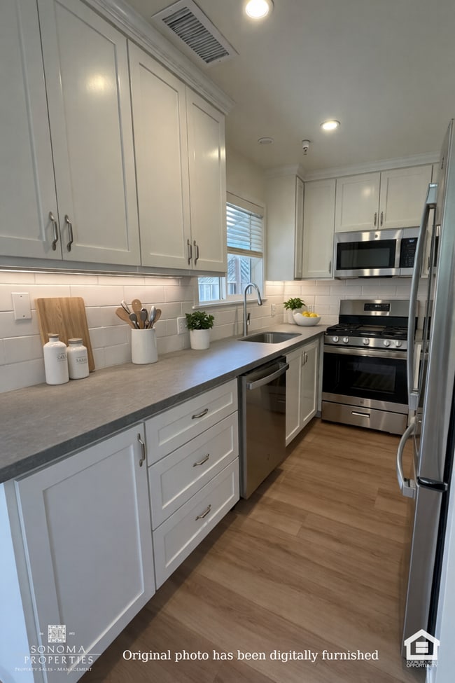 Building Photo - Updated 2 Bedroom / 1.5 Bathroom Home in Sonoma