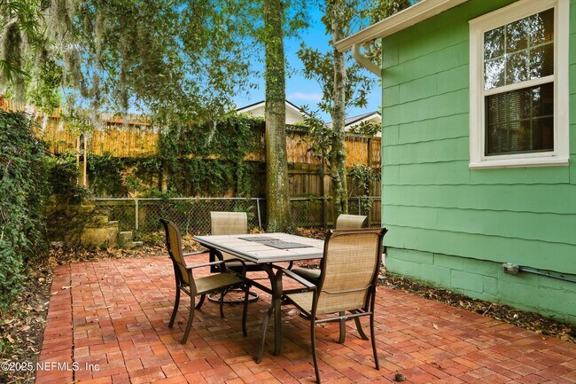 Building Photo - 1602 Felch Ave